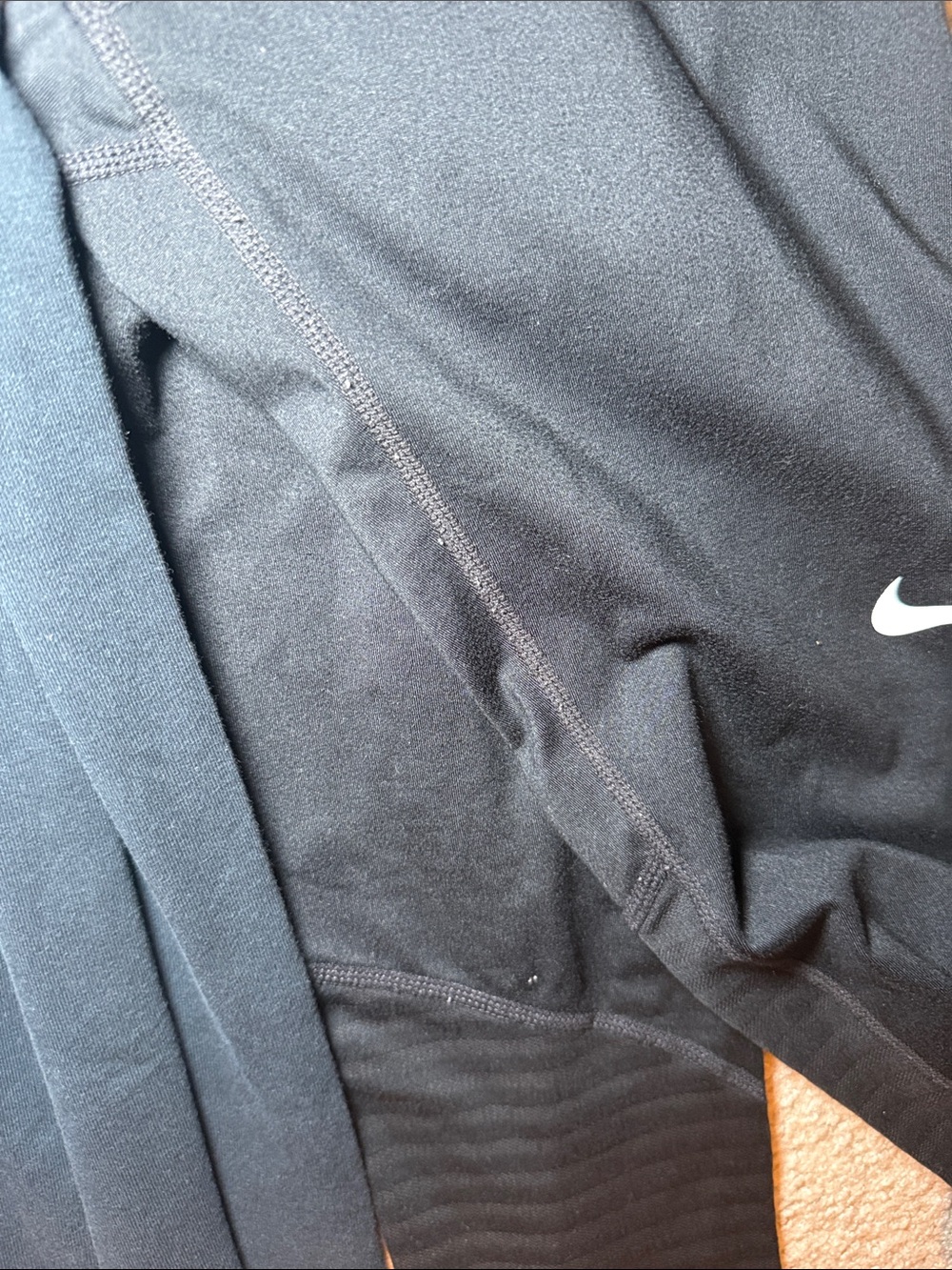 Nike Black Leggings, Gray Joggers & White Shorts Set (lot of 4) - Picture 9 of 11